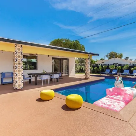 Villa Sophisticated Luxury W Heated Pool, Ev Charger